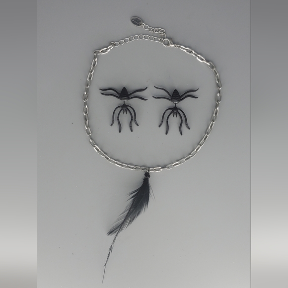 Halloween Goth Black Spider Earrings and Zara Black Feather Necklace - Picture 1 of 9